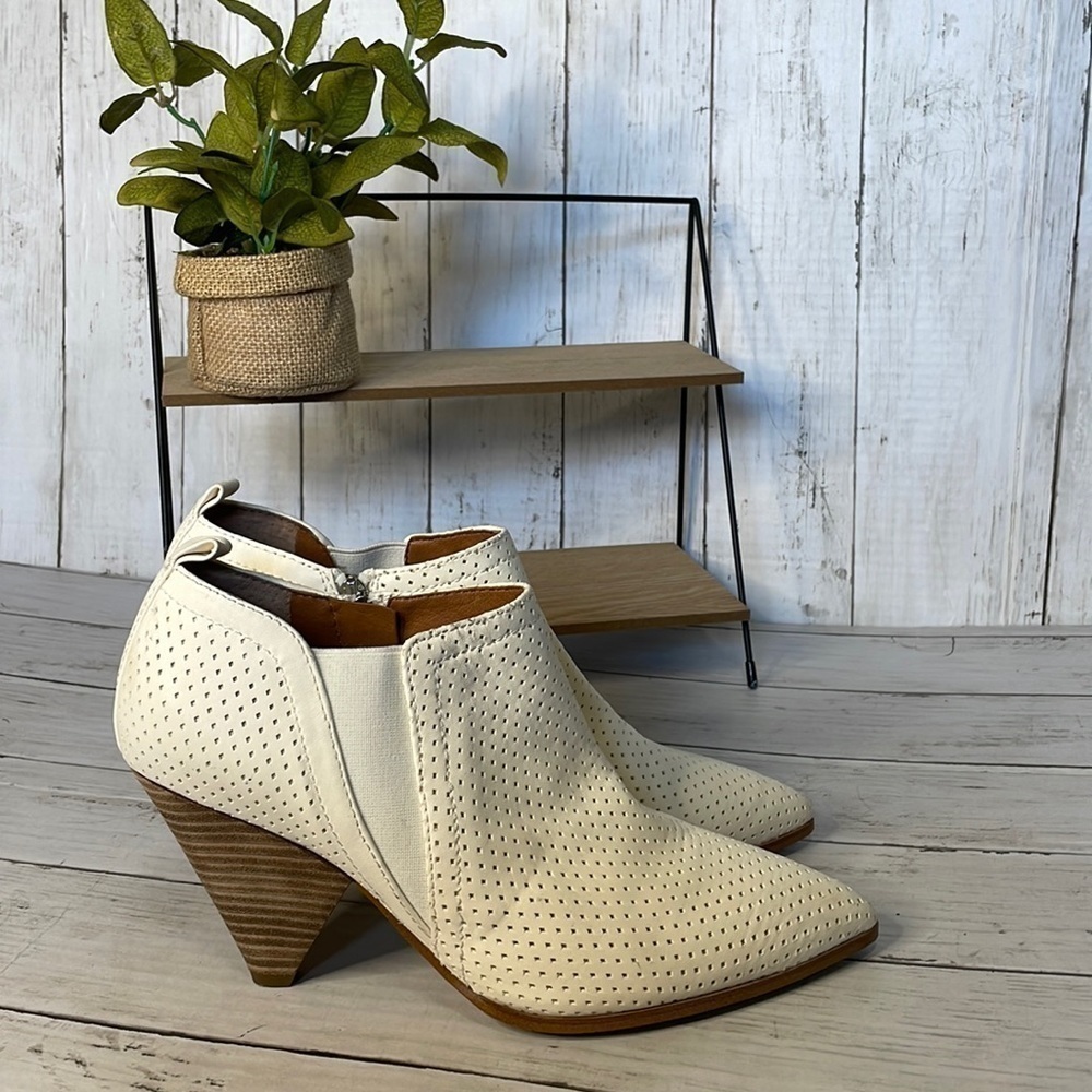 Franco Sarto NWOT Newbury Pointed Toe Perforated Creamy White Leather Bootie